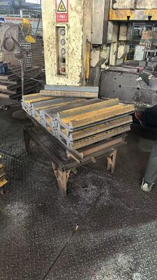 الحفرة، الجرافة، الصفحة الزحفية، الصفحة السلسلة، الجرافة، الصفحة ذات الشعاع الواحد 400mm 500mm 510mm 560mm 600mm 610mm 660mm